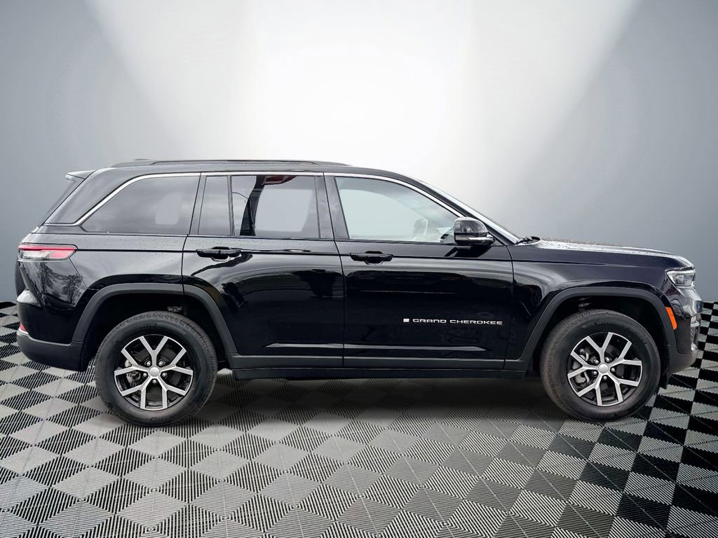 Used 2024 Jeep Grand Cherokee Limited AWD/4WD image 6