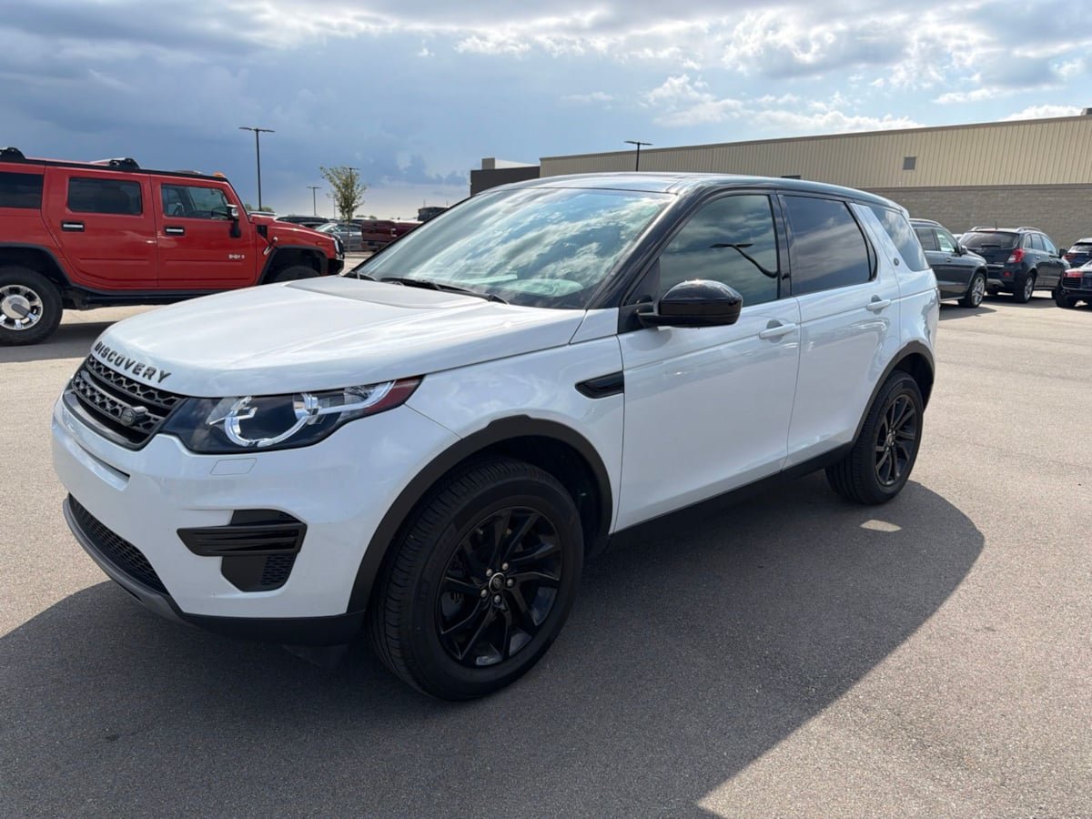 Used 2017 Land Rover Discovery Sport SE AWD/4WD image 3