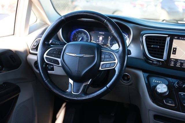 Used 2020 Chrysler Pacifica Touring-L Plus image 40