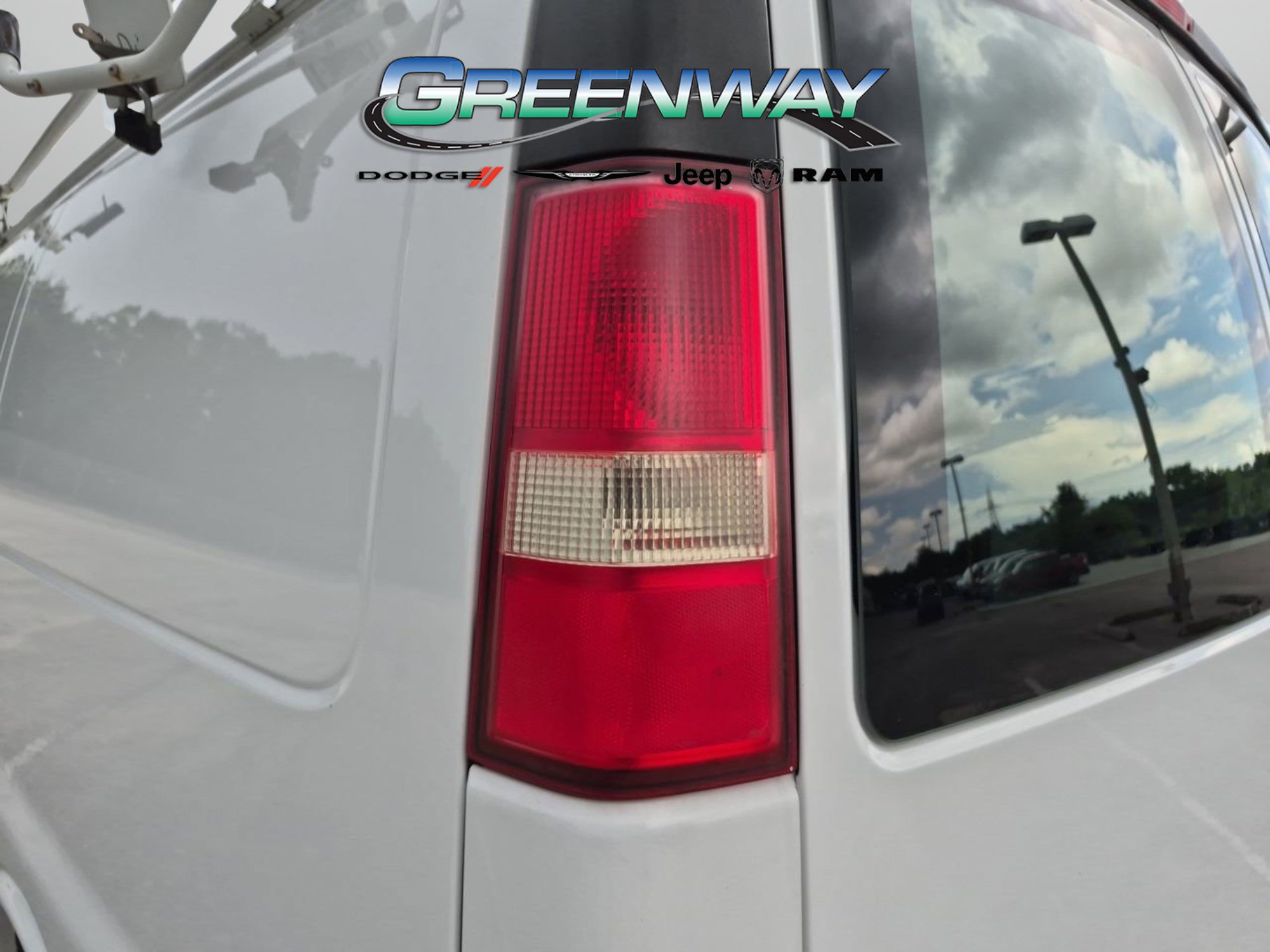 Used 2017 Chevrolet Express 2500 RWD image 28