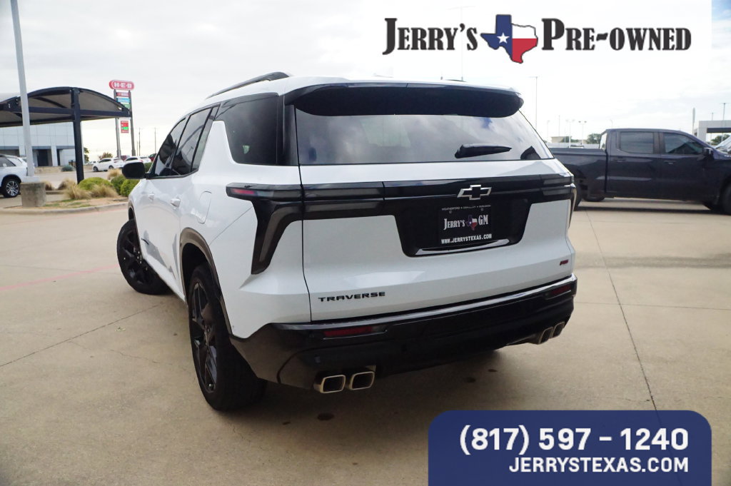 Used 2026 Chevrolet Traverse RS FWD image 2