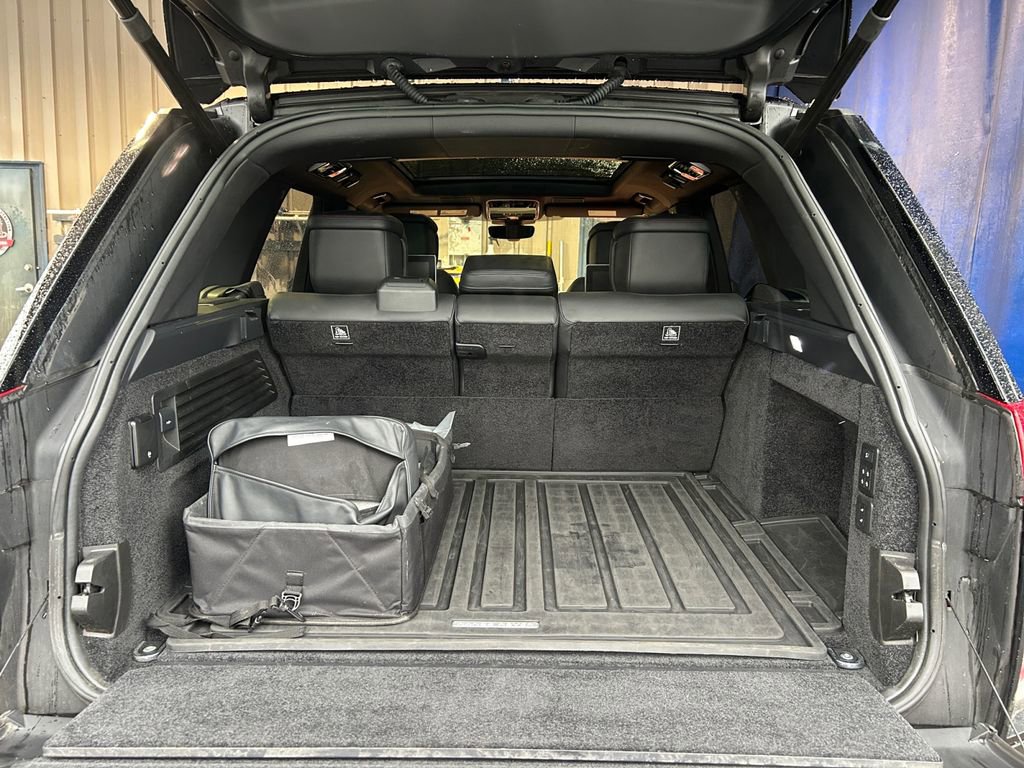 Used 2020 Land Rover Range Rover SV Autobiography Dynamic image 24