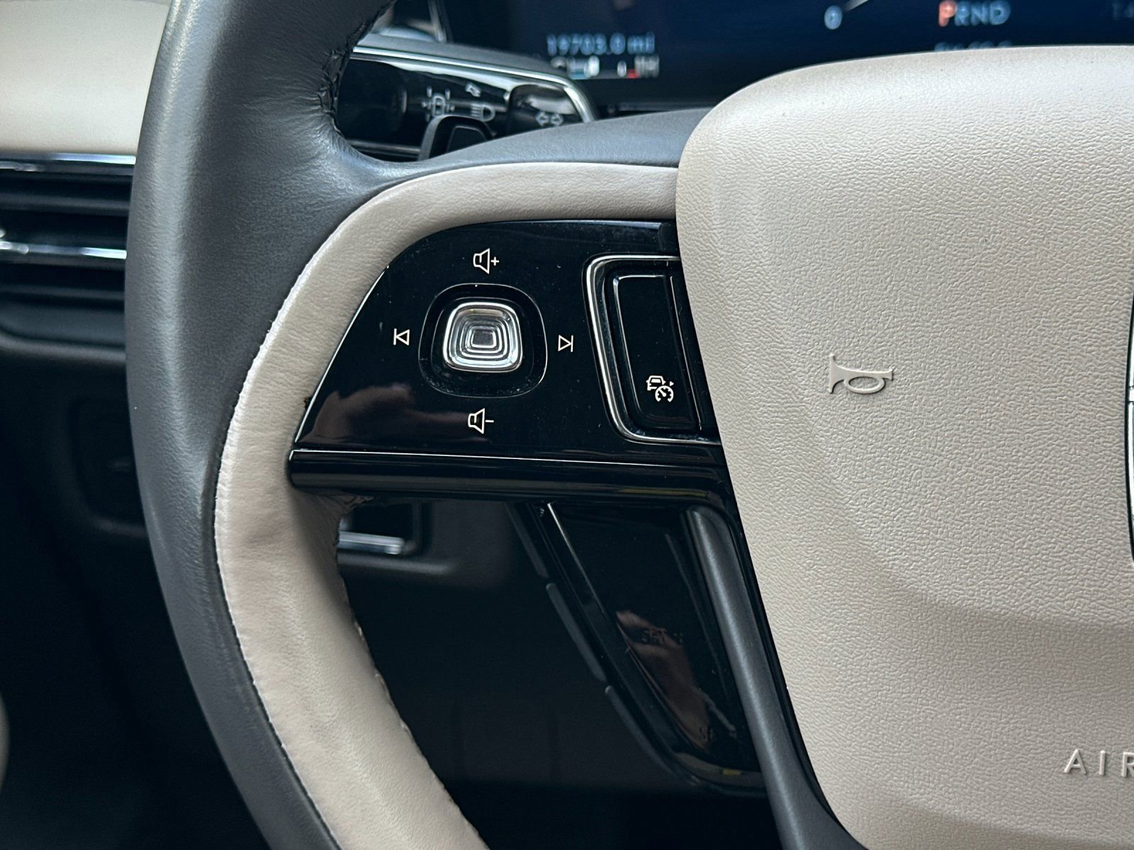 Used 2023 Lincoln Corsair Reserve w/ Equipment Group 201A image 27