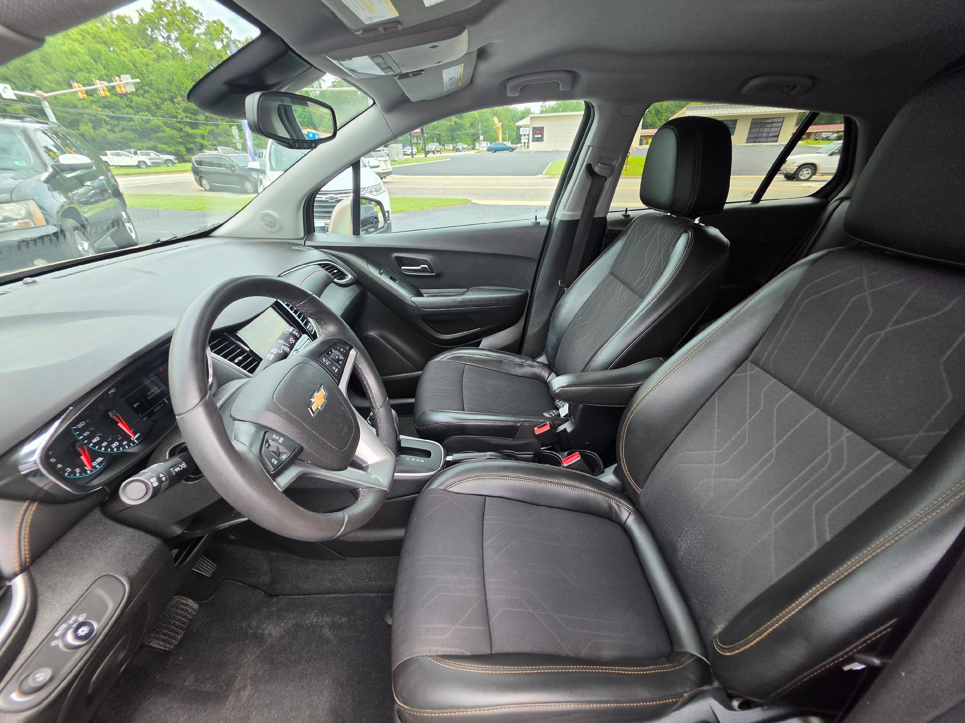 Used 2018 Chevrolet Trax LT w/ LT Convenience Package AWD/4WD image 8