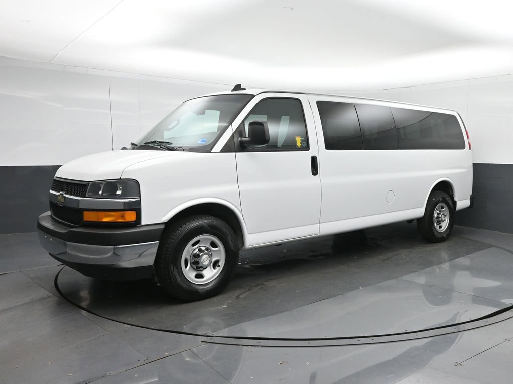 Used 2017 Chevrolet Express 3500 LT w/ LT Preferred Equipment Group RWD image 3