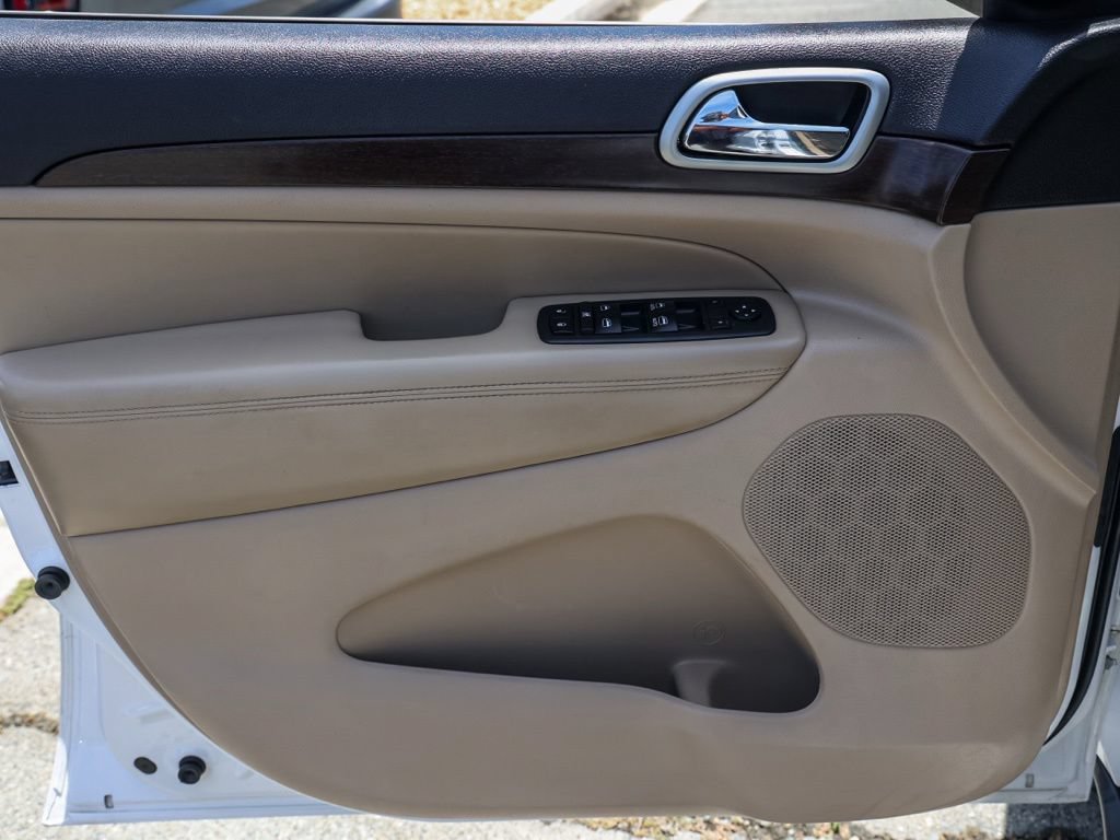 Used 2018 Jeep Grand Cherokee Laredo RWD image 23