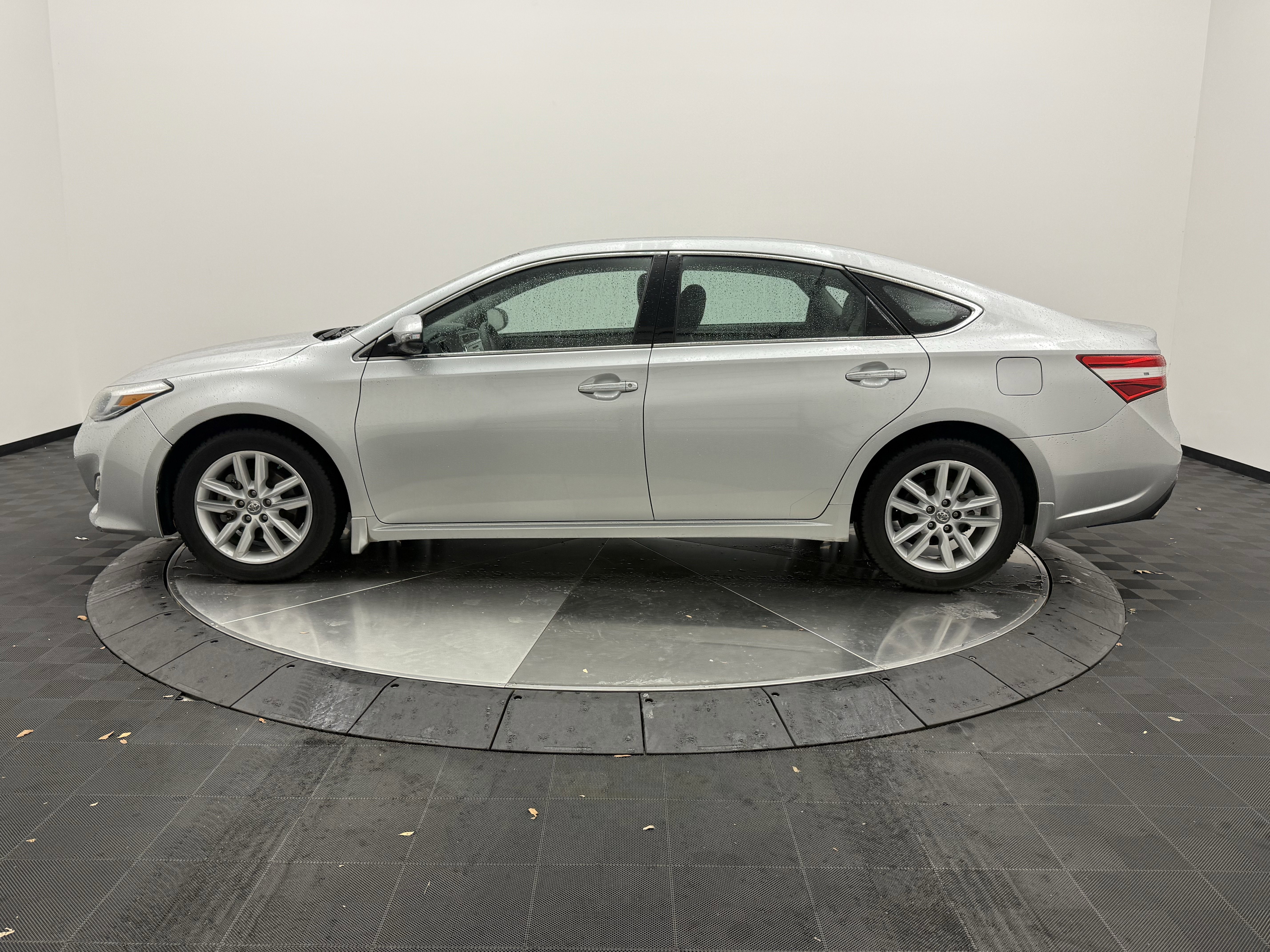 Used 2014 Toyota Avalon XLE image 4