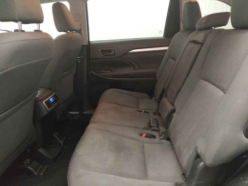 Used 2018 Toyota Highlander LE w/ Protection Package #3 AWD/4WD image 18