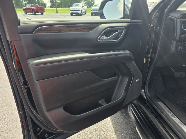 Used 2024 Chevrolet Suburban Premier AWD/4WD image 31