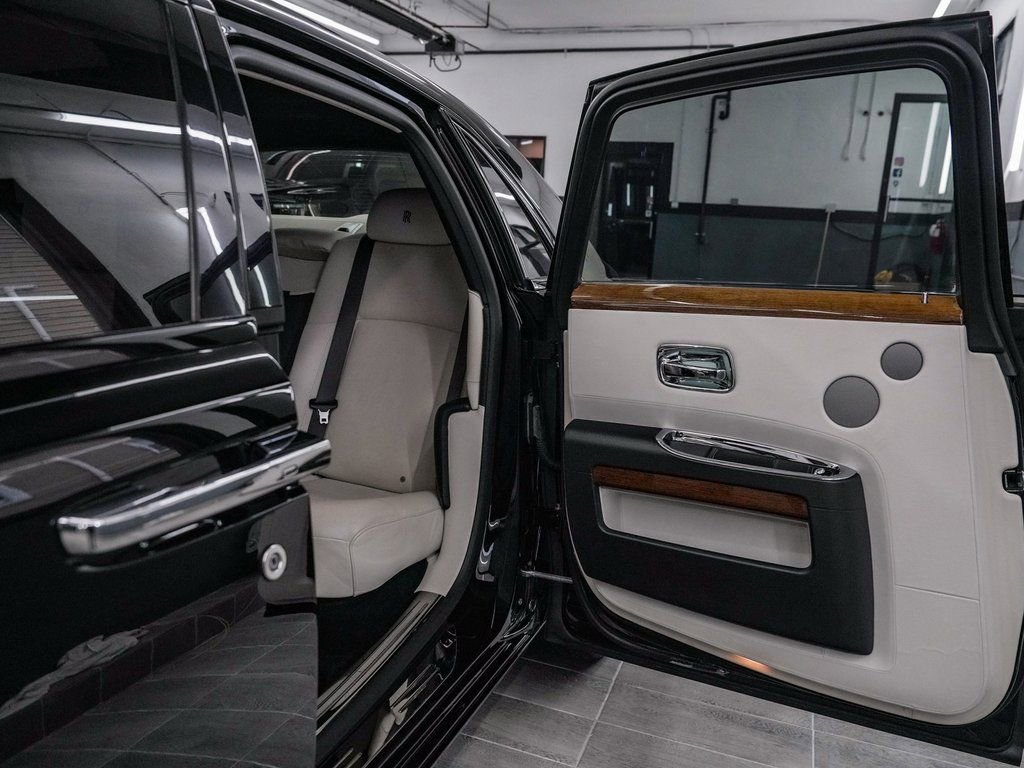 Used 2011 Rolls-Royce Ghost image 17