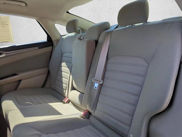 Used 2018 Ford Fusion SE FWD image 19