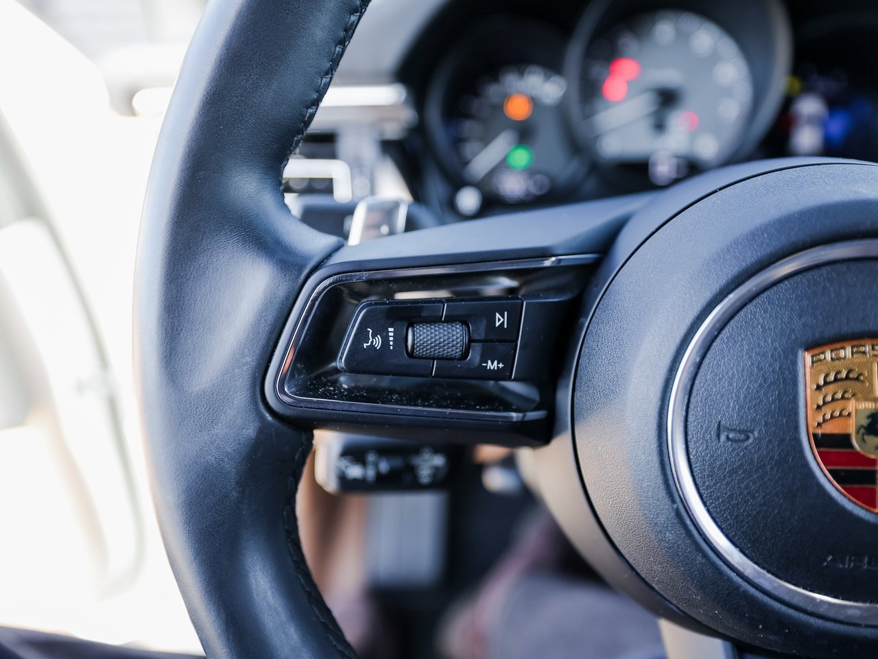 Certified 2022 Porsche Macan S image 17