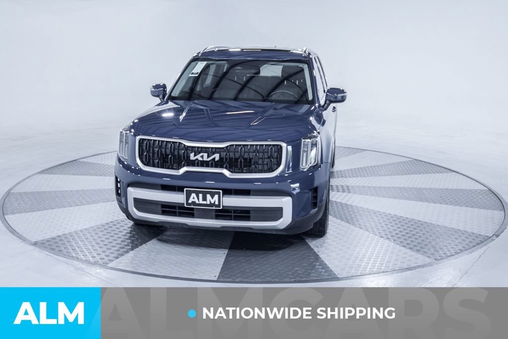 Used 2024 Kia Telluride EX w/ EX Captain's Chair Package FWD image 2