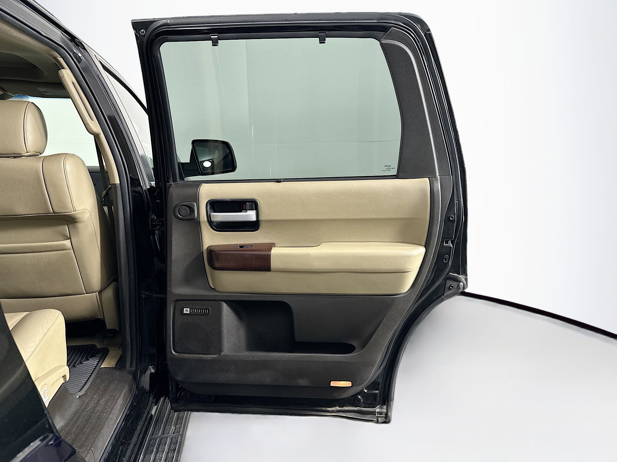 Used 2011 Toyota Sequoia Platinum image 33