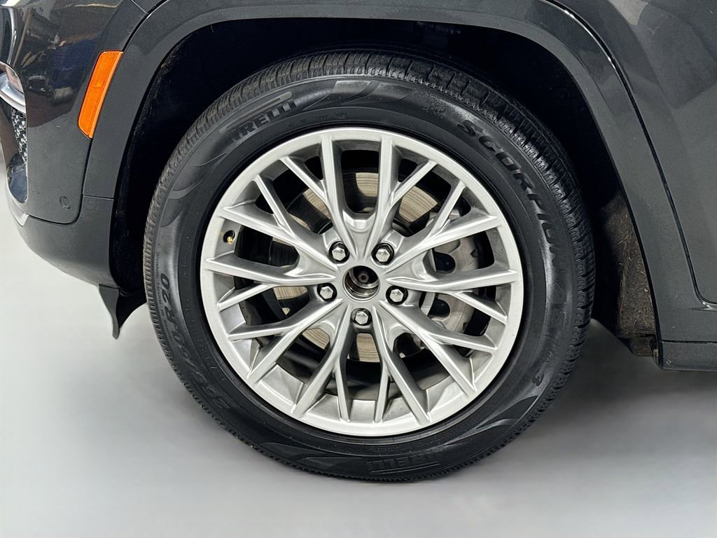 Used 2023 Jeep Grand Cherokee Summit w/ Advanced Protech Group IV AWD/4WD image 11