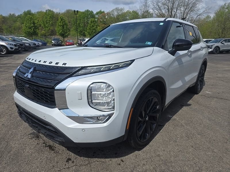 Used 2023 Mitsubishi Outlander SE AWD/4WD image 3
