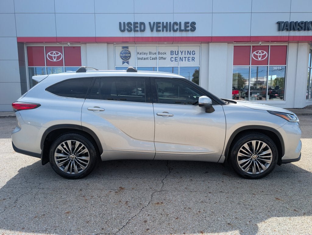 Certified 2021 Toyota Highlander Platinum AWD/4WD image 9