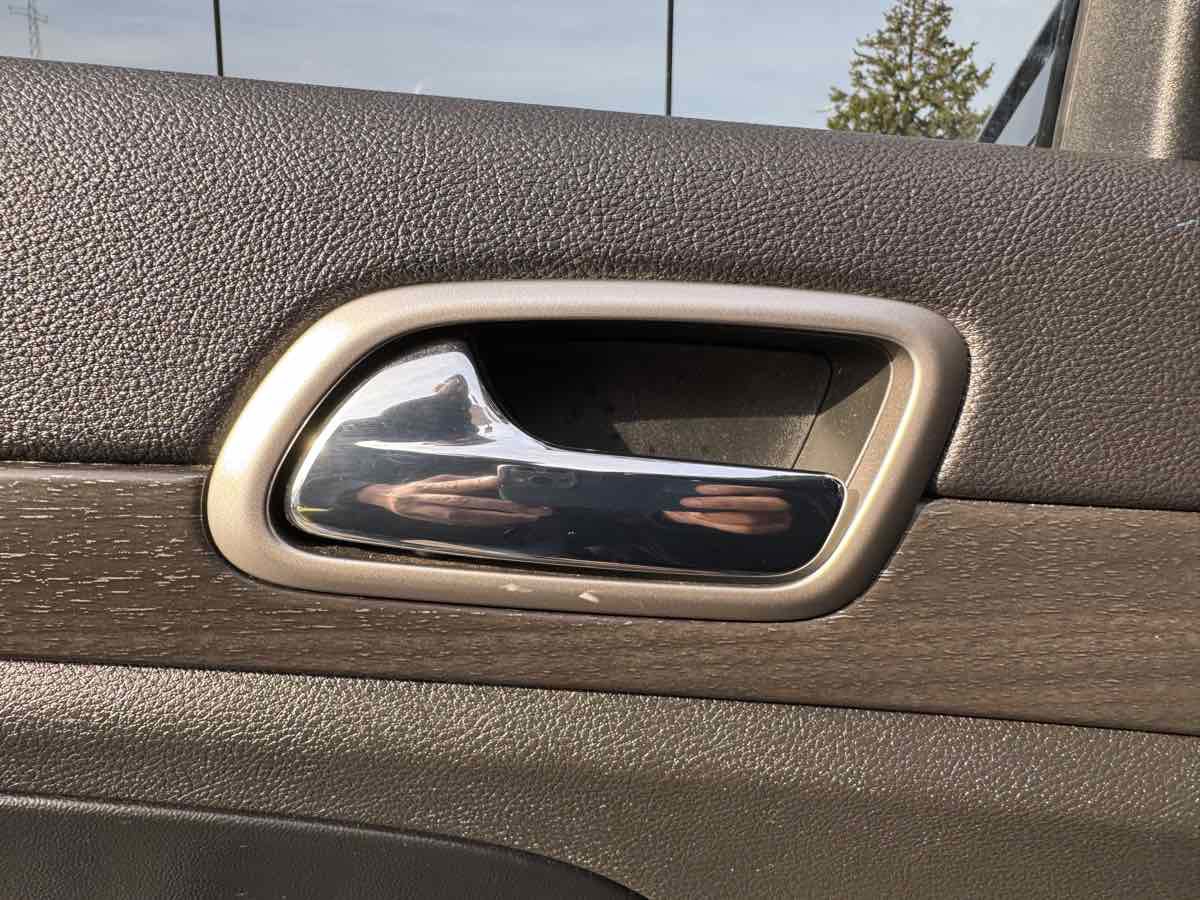 Used 2017 Jeep Grand Cherokee Altitude image 42