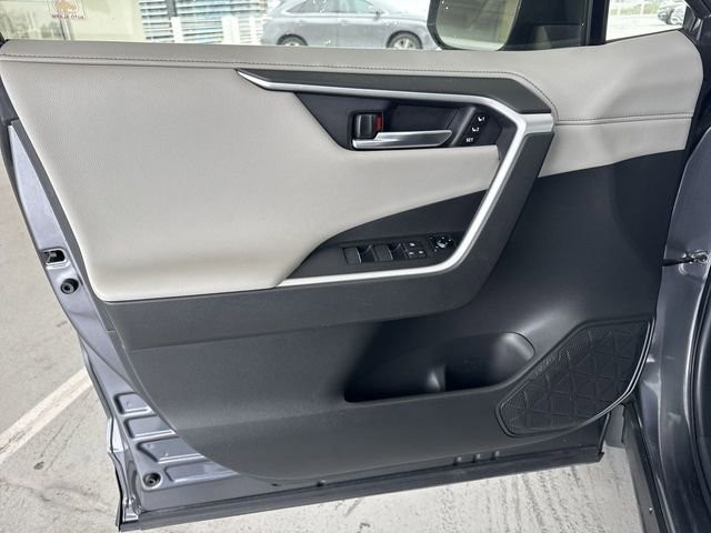 Used 2020 Toyota RAV4 Limited AWD/4WD image 13