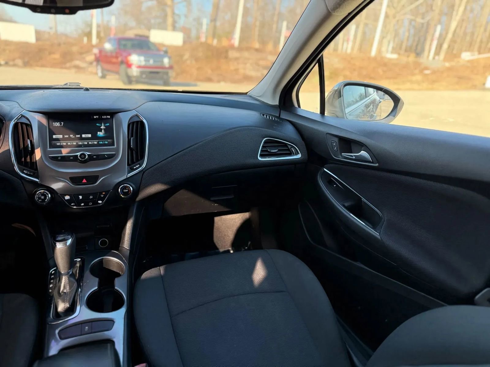 Used 2017 Chevrolet Cruze LT image 23