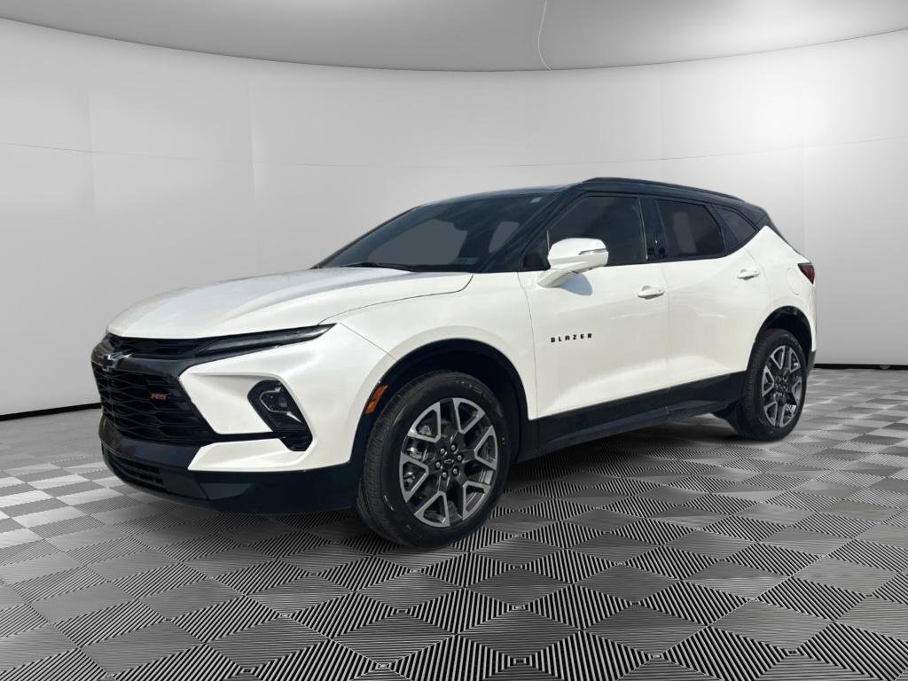 Certified 2023 Chevrolet Blazer RS w/ Driver Confidence II Package image 1