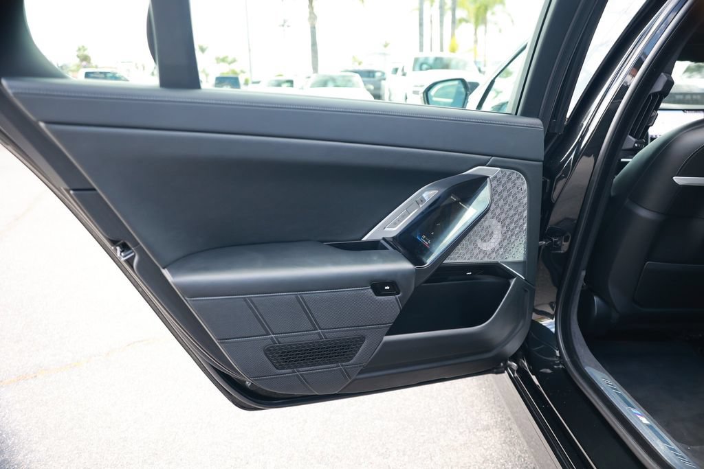 Used 2023 BMW 760i xDrive AWD/4WD image 38