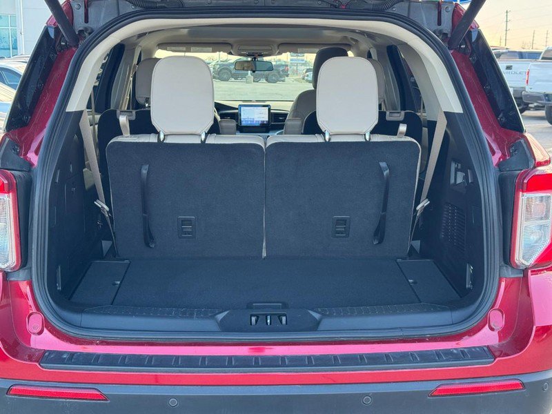 Used 2021 Ford Explorer XLT w/ Equipment Group 202A image 4