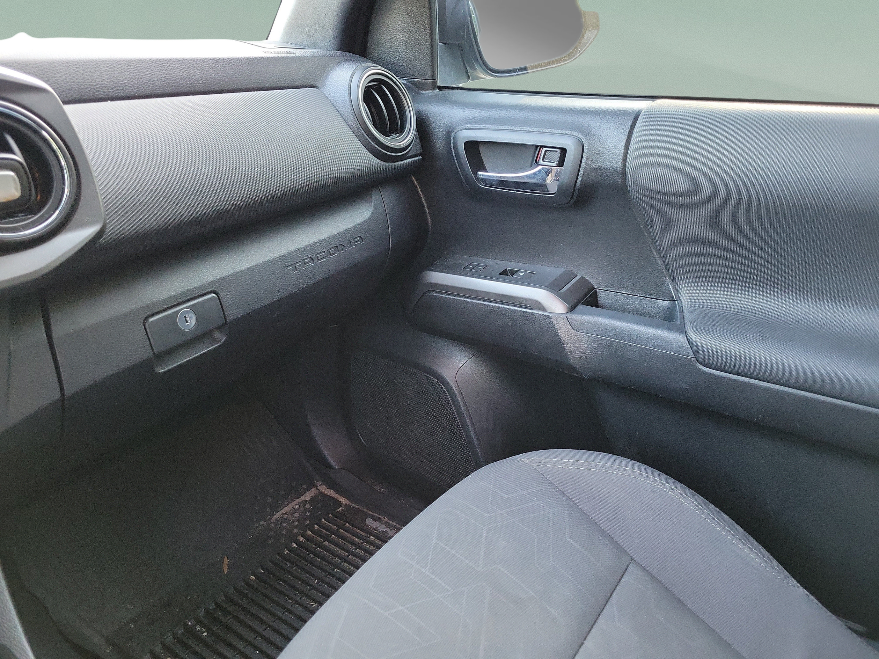 Used 2019 Toyota Tacoma TRD Off-Road w/ Technology Package RWD image 21