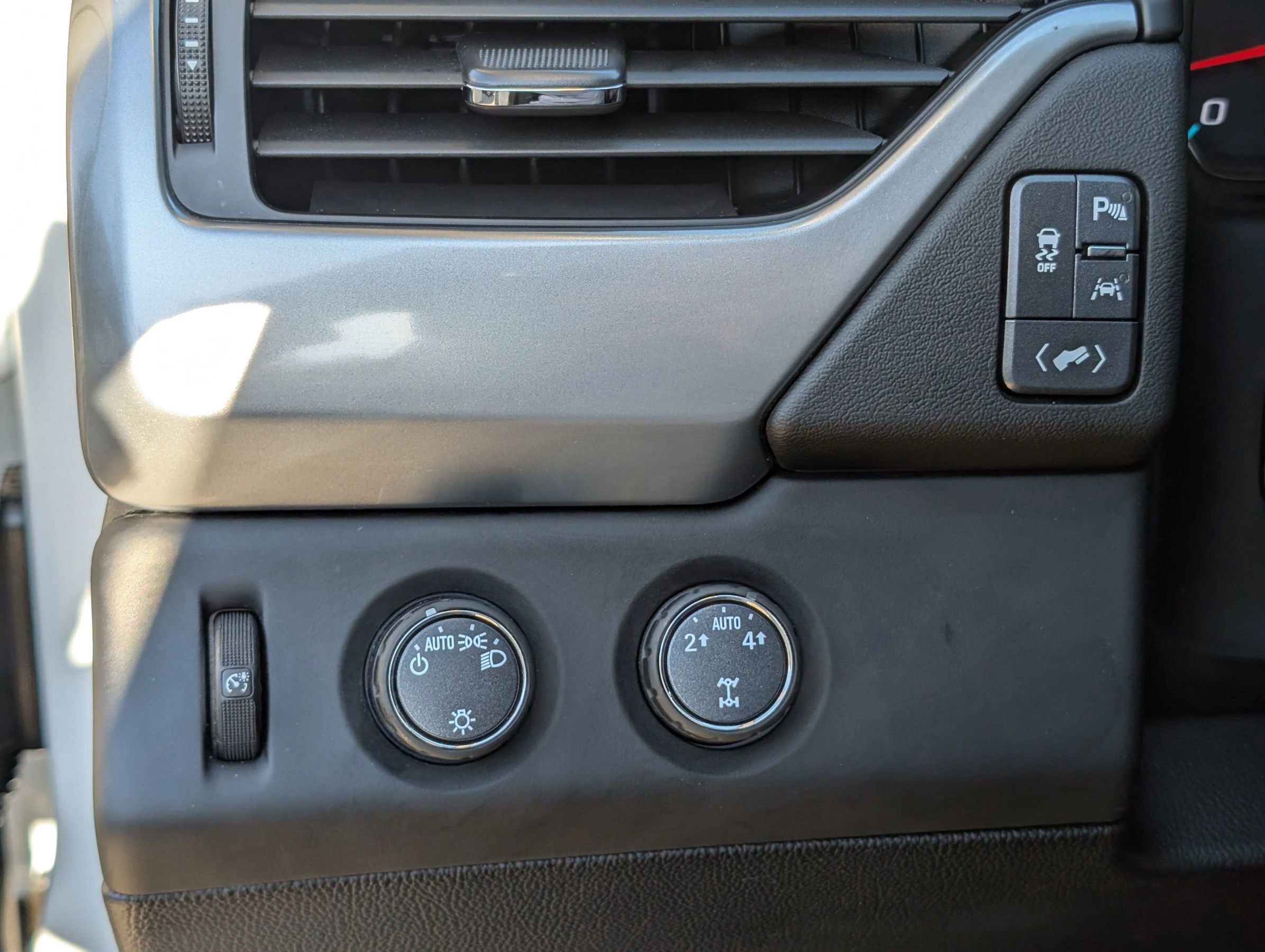 Used 2016 Chevrolet Suburban LT image 20