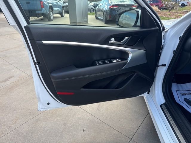 Used 2023 Genesis G70 2.0T AWD/4WD image 23