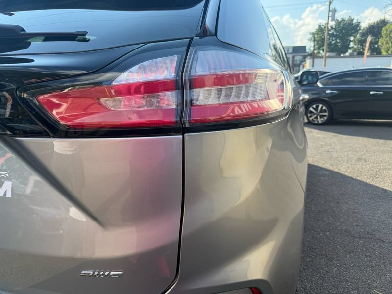 Used 2023 Ford Edge SEL AWD/4WD image 10