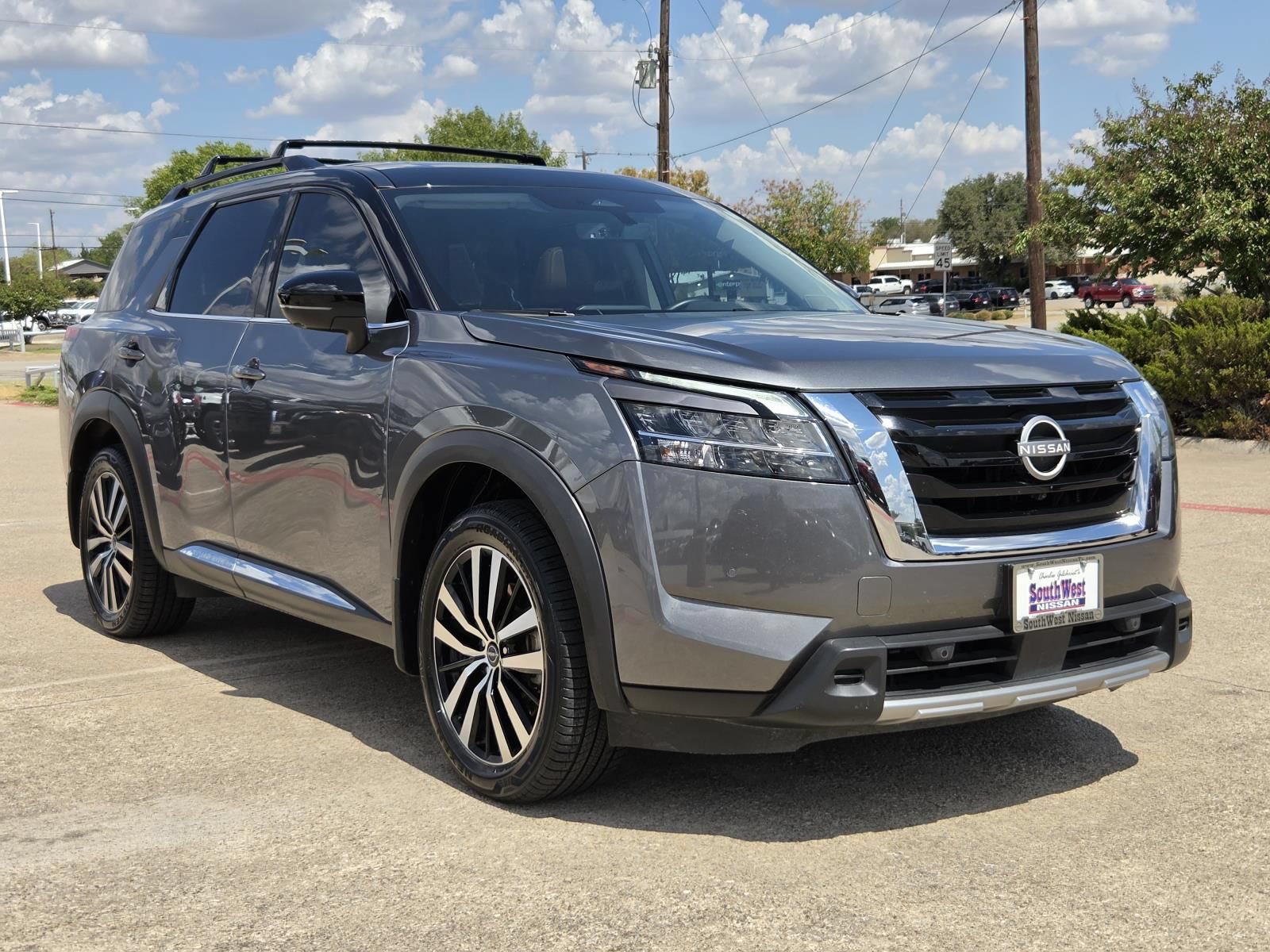 Certified 2024 Nissan Pathfinder Platinum FWD image 3
