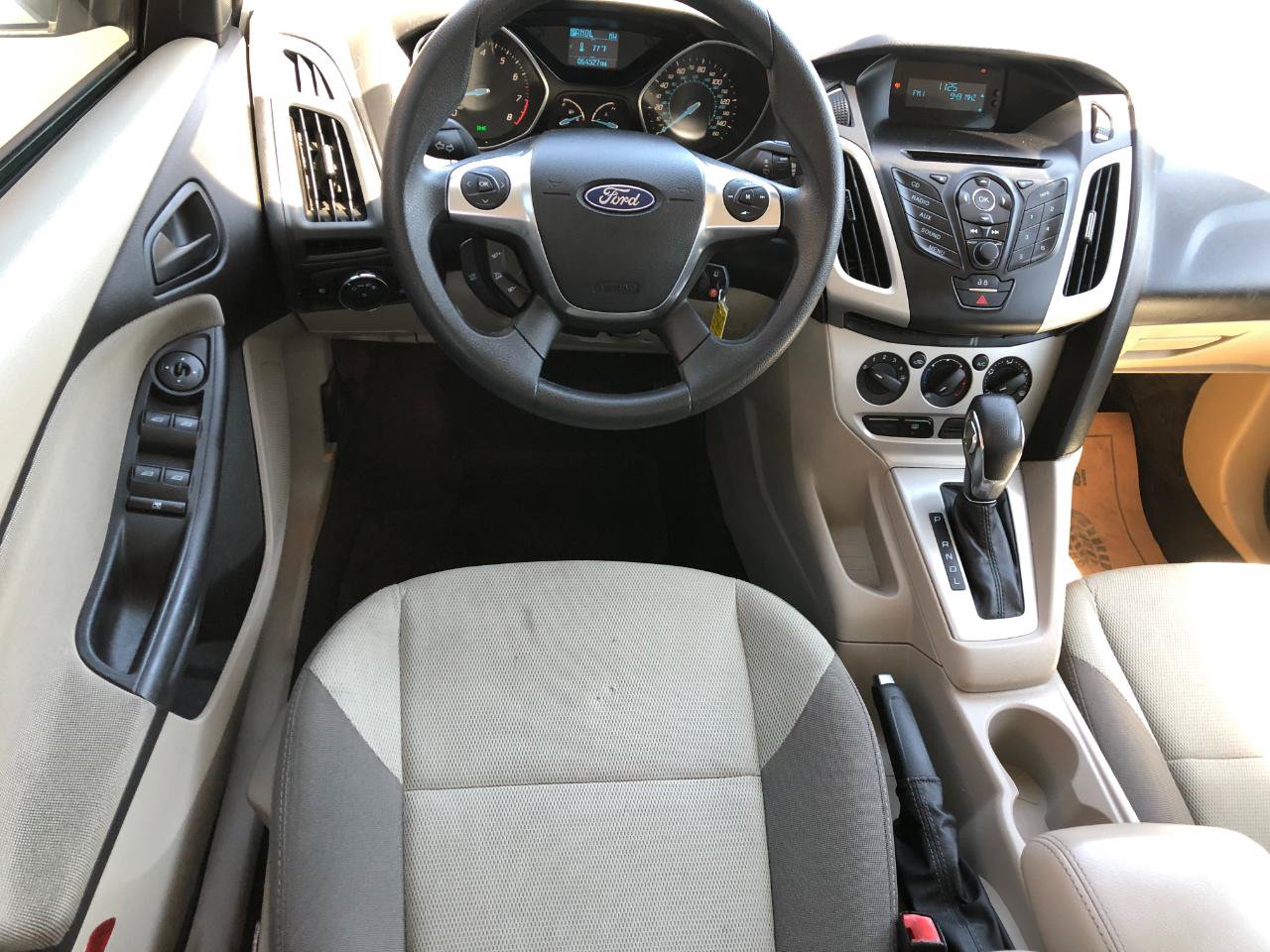 Used 2012 Ford Focus SE FWD image 9