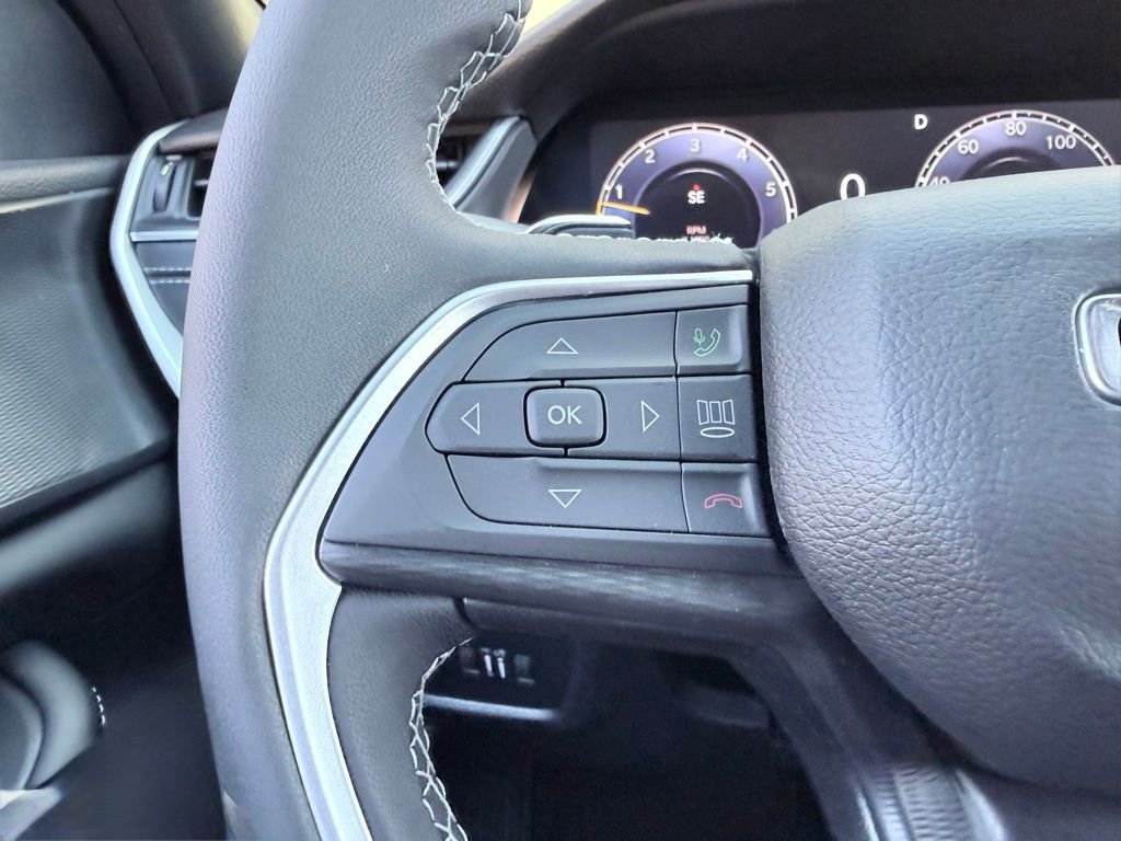 New 2025 Jeep Grand Cherokee Laredo image 11