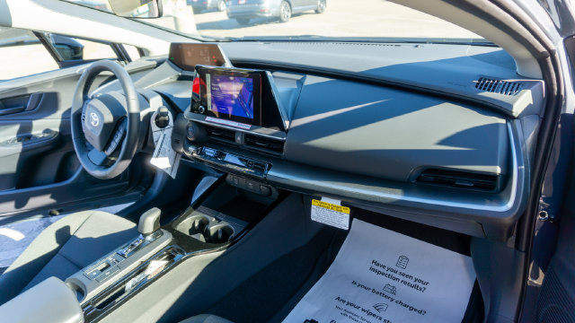 New 2027 Toyota Prius LE FWD image 12