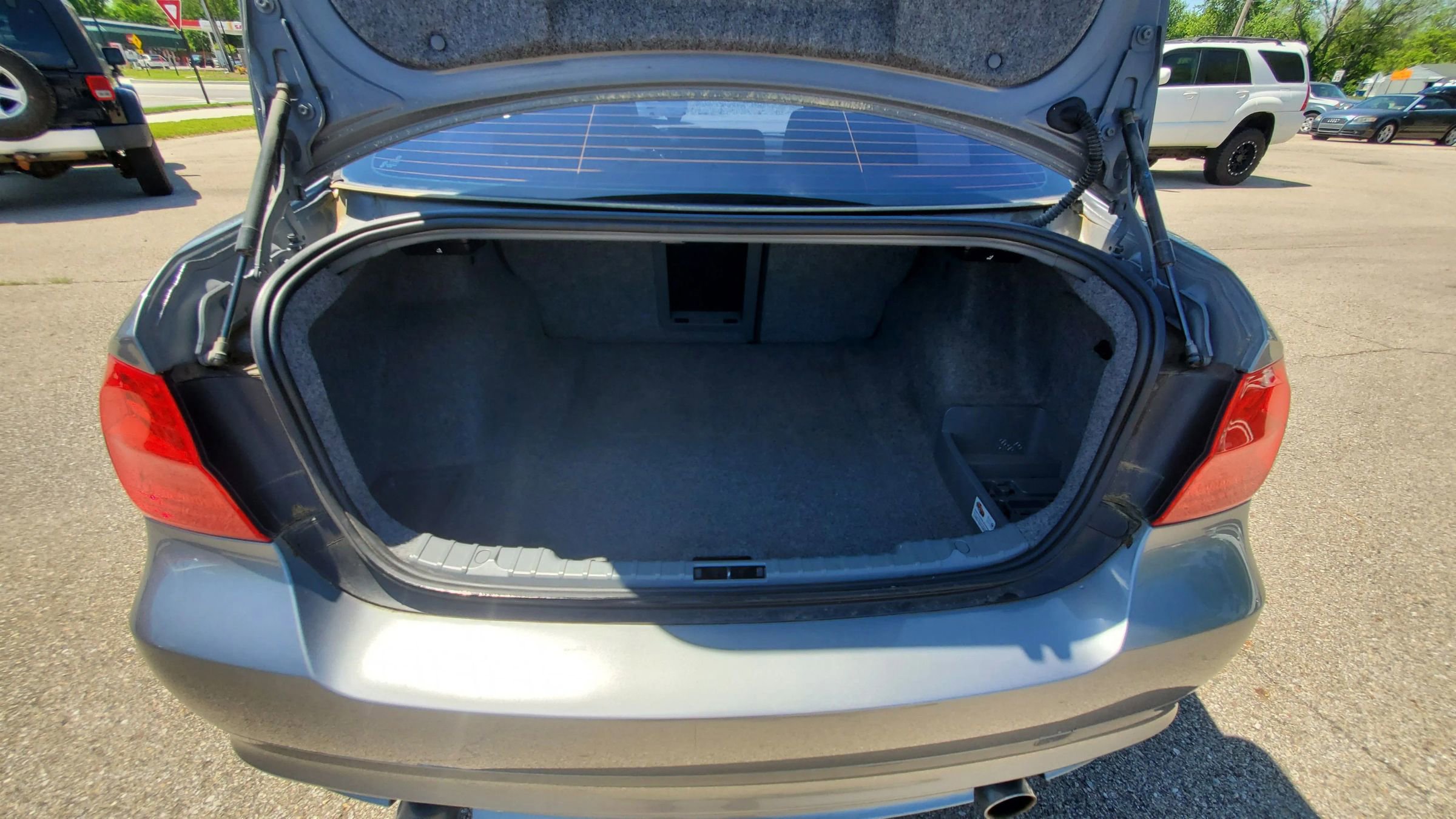 Used 2011 BMW 335i xDrive Sedan image 17