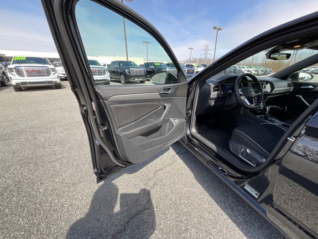 Used 2022 Volkswagen Jetta Sport image 19
