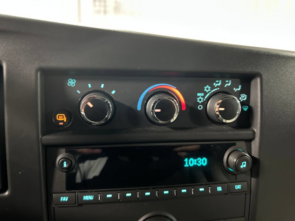 Used 2025 Chevrolet Express 3500 LT w/ LT Preferred Equipment Group RWD image 18