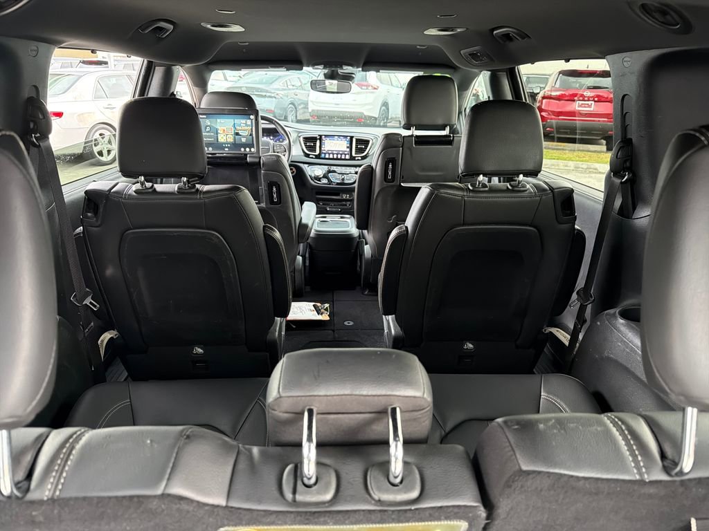 Used 2020 Chrysler Pacifica Touring-L Plus w/ Advanced Safetytec Group FWD image 35