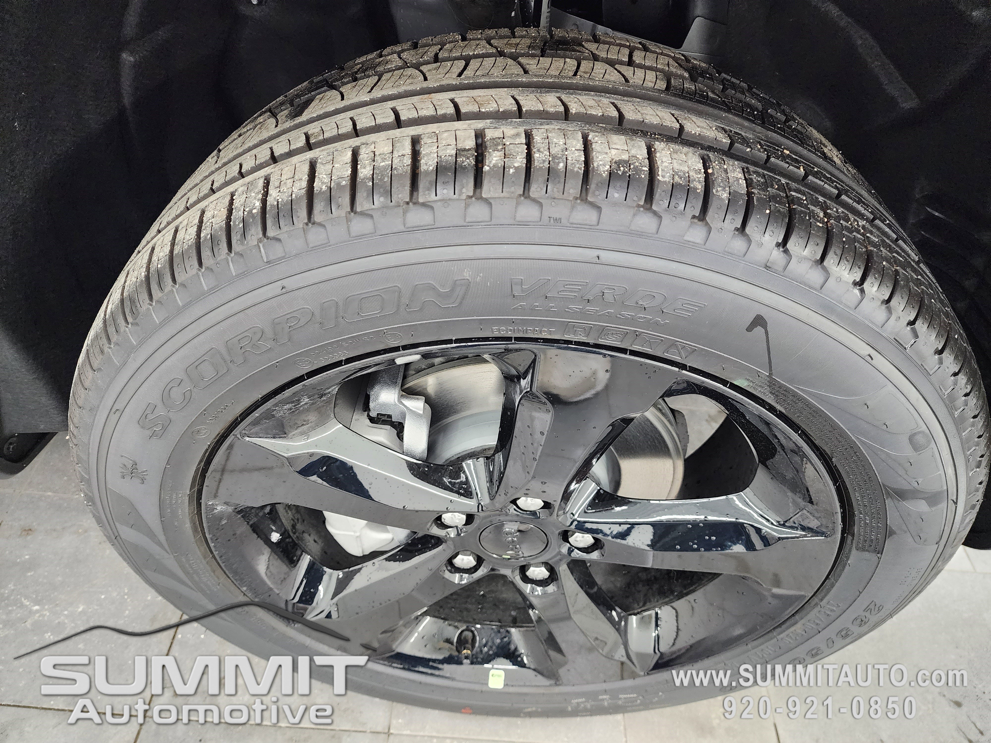 New 2025 Jeep Grand Cherokee Limited w/ Black Appearance Package image 3