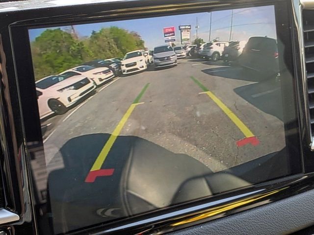 Used 2023 Chrysler Pacifica Touring-L image 16