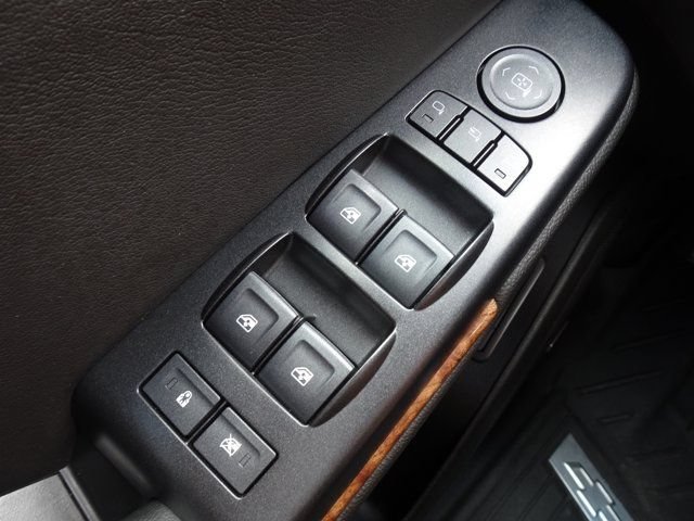Used 2019 Chevrolet Suburban Premier w/ Premier Plus Edition AWD/4WD image 25