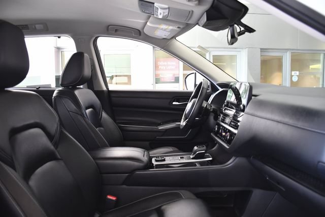 Used 2024 Nissan Pathfinder SL AWD/4WD image 28