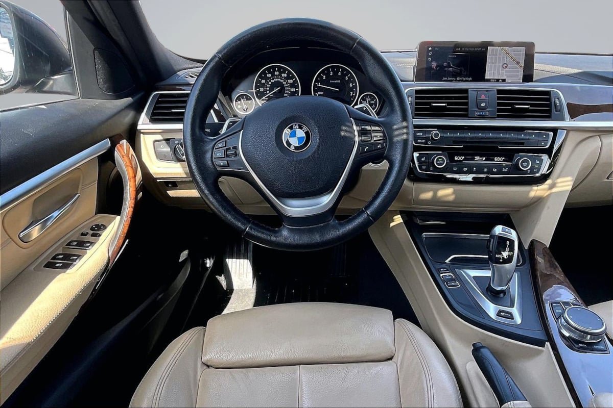 Used 2018 BMW 330e w/ Convenience Package RWD image 5
