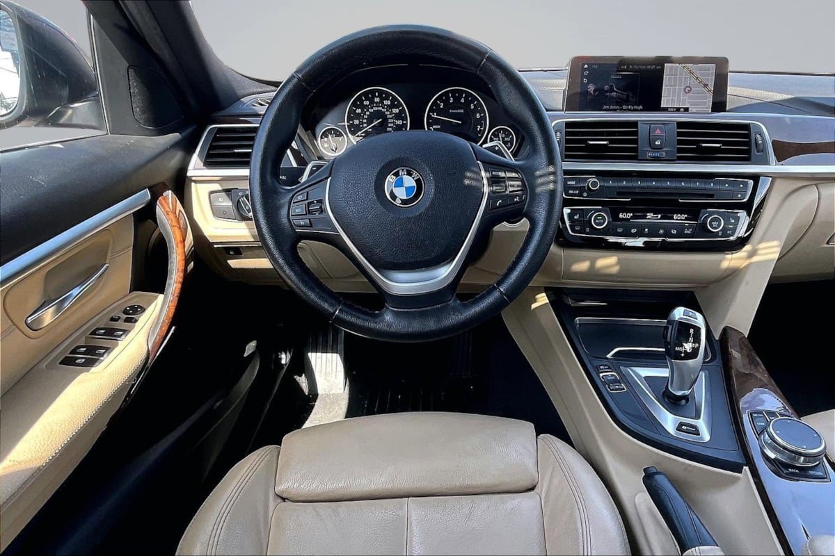 Used 2018 BMW 330e w/ Convenience Package RWD image 5