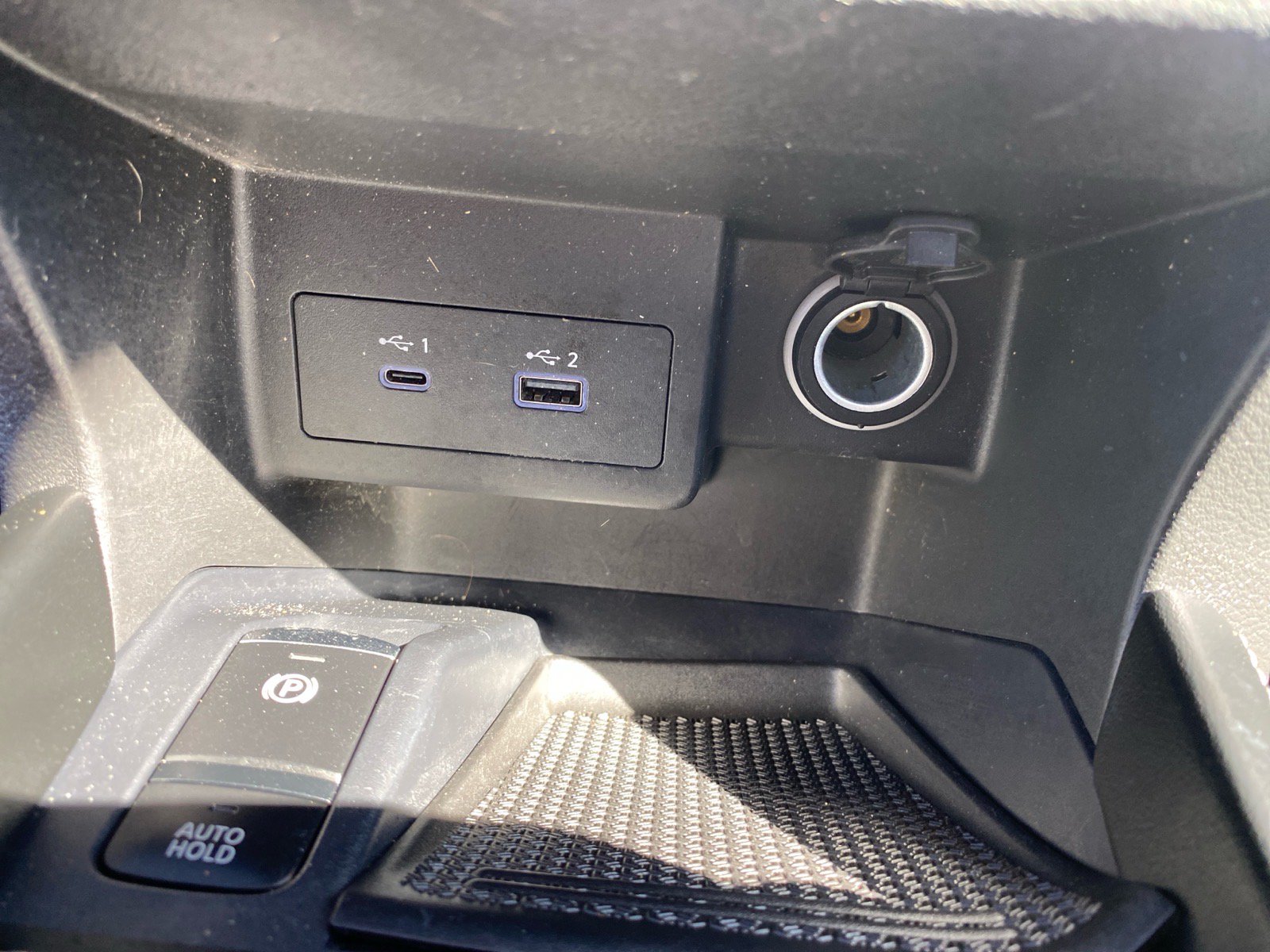 Used 2023 Nissan Kicks SR w/ SR Premium Package FWD image 25