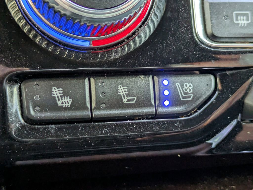 Used 2023 GMC Yukon Denali Ultimate image 28