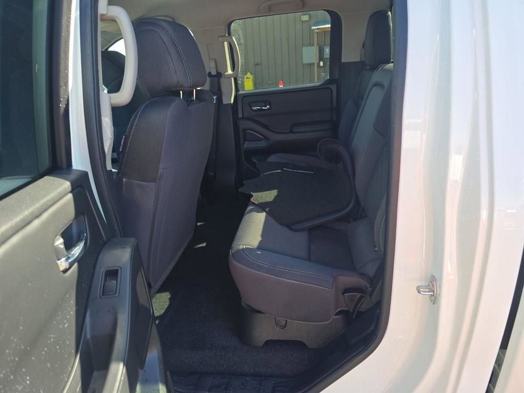 Used 2025 Nissan Frontier SV image 19