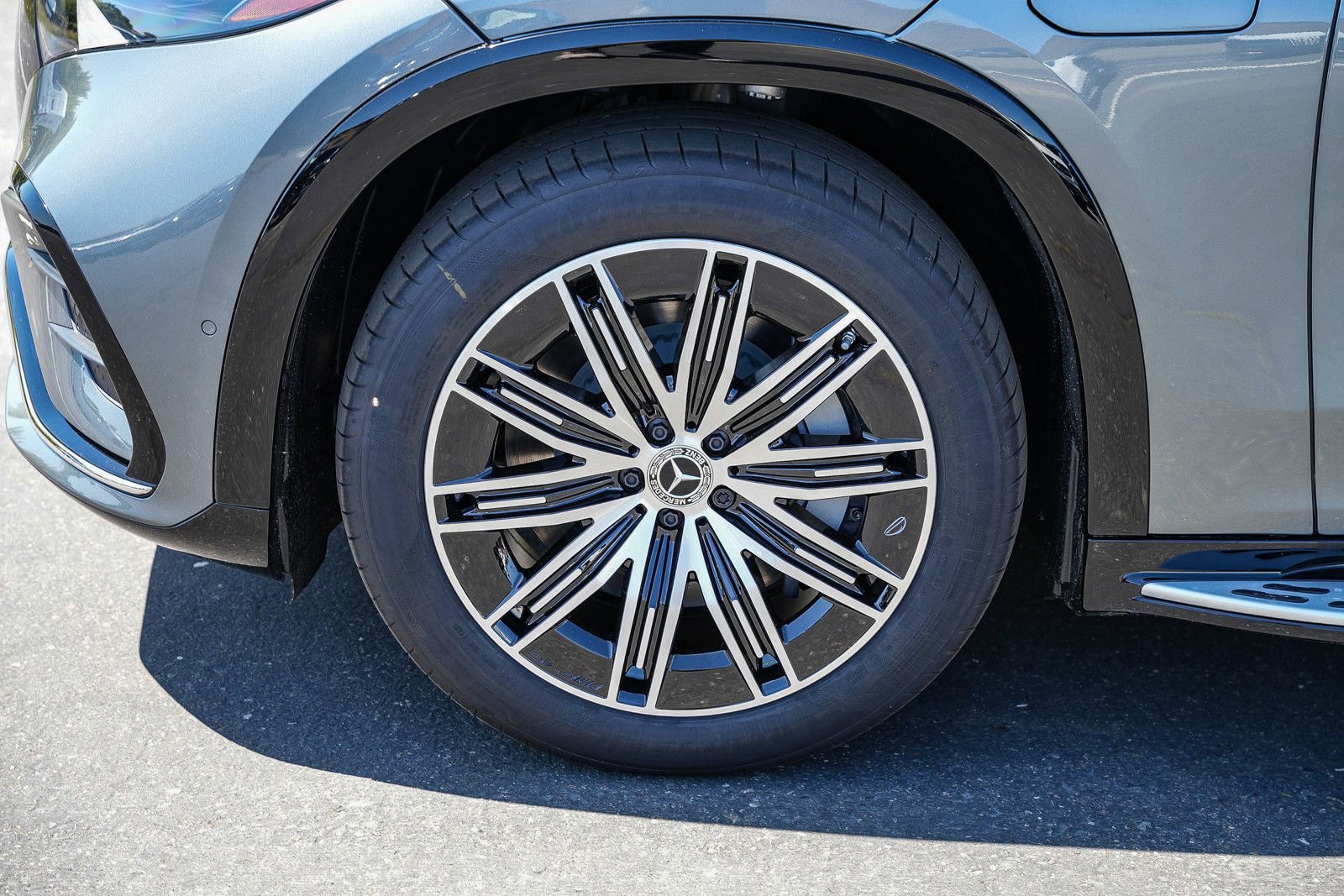 New 2026 Mercedes-Benz EQS 550 4MATIC SUV image 9