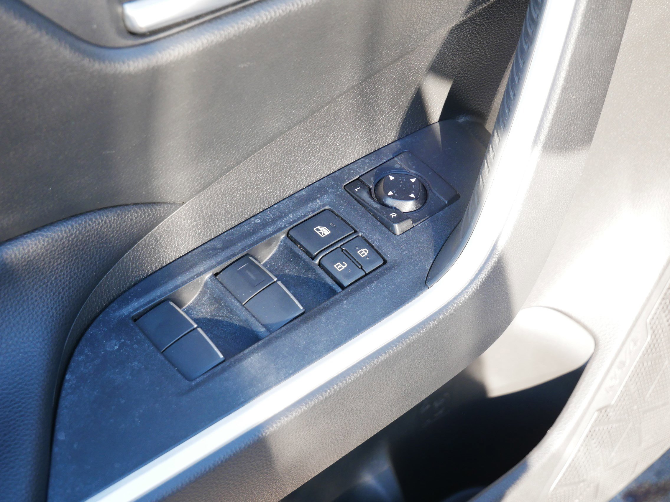 Used 2020 Toyota RAV4 XLE Premium image 15